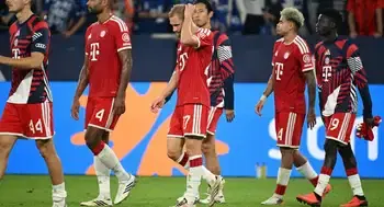 Video | Fueron a ver a ‘Lucho’, Olise y Kane, pero terminaron aplaudiendo el show de Karius