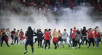 Las drásticas sanciones de la Dimayor a Santa Fe y América por la violencia de sus hinchas