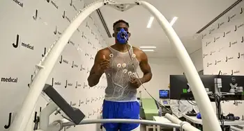 Jhon Lucumí ya se hizo los exámenes con Juventus y así le lucen sus nuevos colores