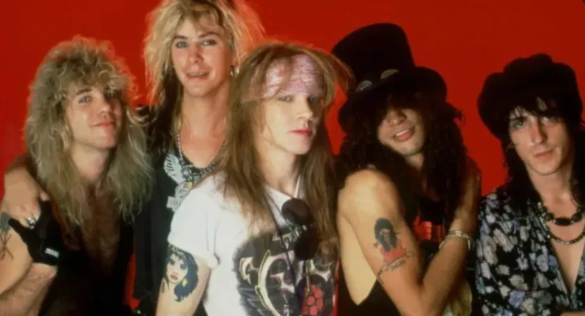 El doble lanzamiento de Guns N’ Roses que sorprendió al mundo. Guns N’ Roses y el doble lanzamiento que marcó un antes y un después en su historia