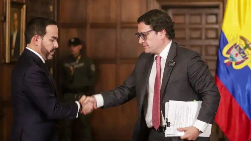 El presidente Abelardo De La Espriella propuso la construcción de megacárceles en campaña De La Espriella da el primer paso para construir megacárceles: ya hizo la primera reunión