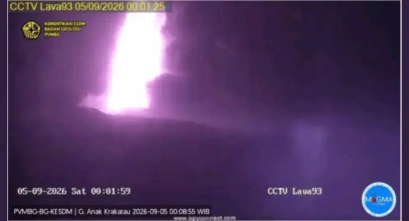 Erupción del volcán Anak Krakatau en Indonesia, ceniza a 15 kilómetros de altura. Volcán Anak Krakatau en Indonesia hoy: sigue la erupción y la ceniza llegó a 15 kilómetros