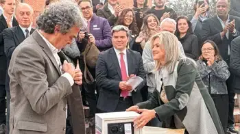 Sergio Fajardo y Edna Bonilla buscan proteger la Constitución del 91. Férrea propuesta de Sergio Fajardo para proteger la Constitución inicia su tortuoso camino