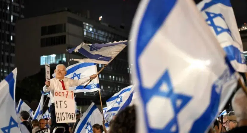 Sin mayorías y con acusaciones de robo: Israel enfrenta la incertidumbre política. Israel busca evitar nuevas elecciones en medio de la crisis política y las denuncias de Netanyahu